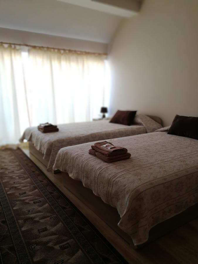 Full Rooms Κιουστεντίλ Εξωτερικό φωτογραφία